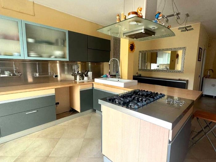 Casa quadrilocale in vendita in Via Liguria, Corteolona e Genzone