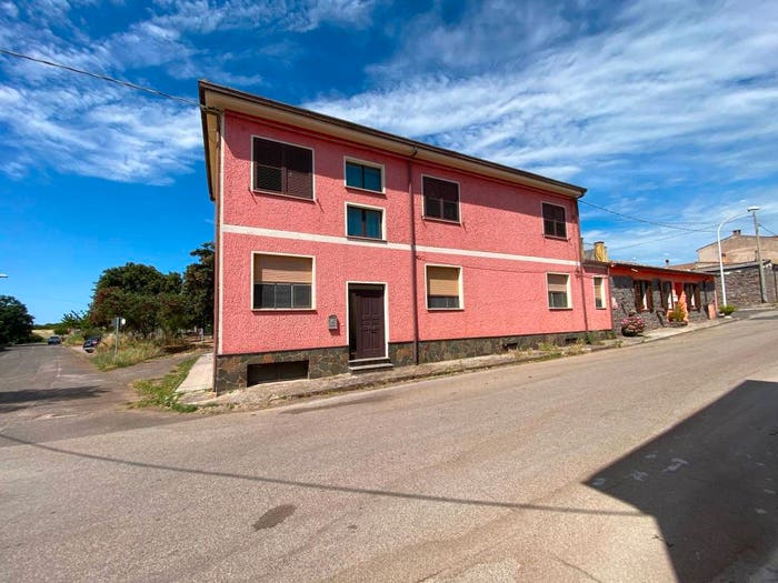 Casa con 6 locali in vendita in Via Fratelli Manai, Sindia