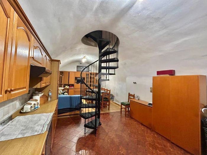Appartamento trilocale in vendita in Via Castello, Centro, Solto Collina