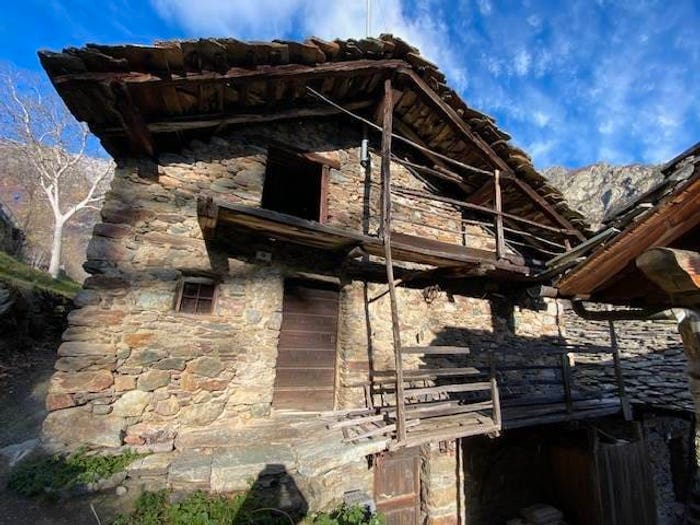 Casa con 6 locali in vendita in Frazòione Fey Inferiore, Perloz