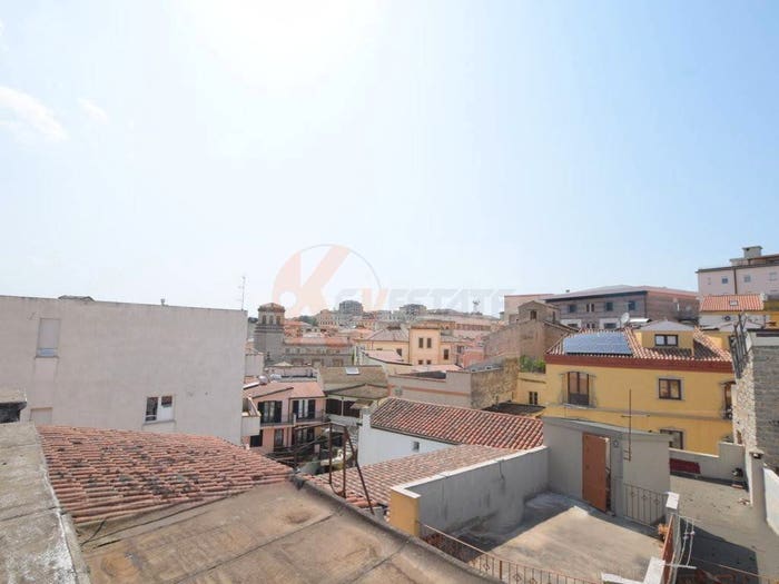 Casa con 6 locali in vendita in Via Brofferio, Centro, Nuoro