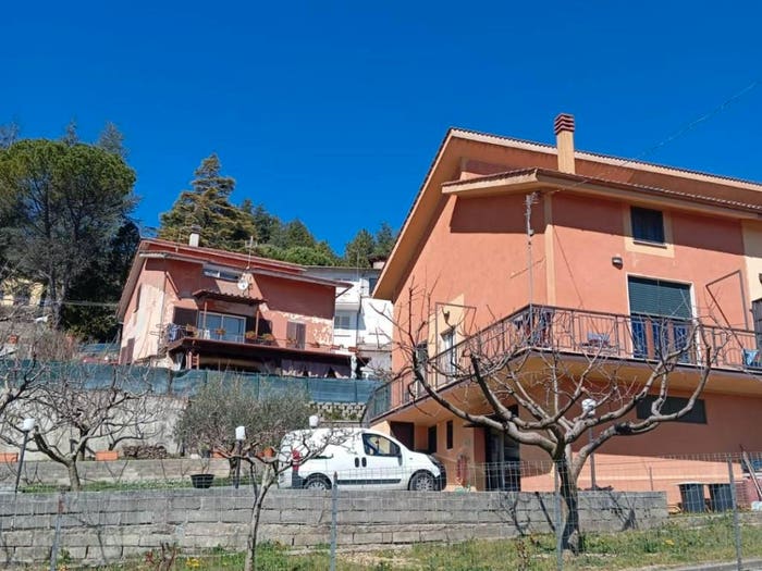 Casa quadrilocale in vendita in Via Dei Villini, Vallinfreda