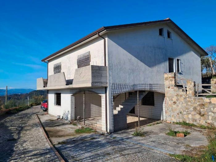 Casa quadrilocale in vendita in via Gignola, Fosdinovo