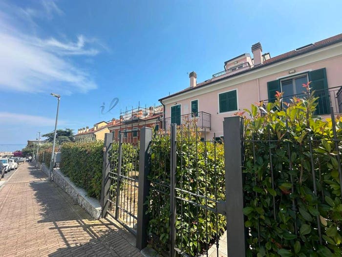 Appartamento quadrilocale in vendita in Via Mgnone, Centro, Ceriale