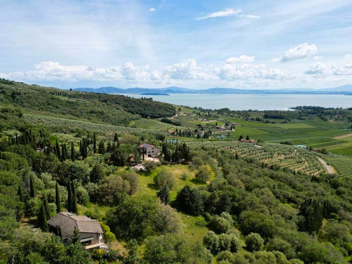 Casa con 6 locali in vendita in Via di Passignano sul Trasimeno, Centro, Passignano sul Trasimeno