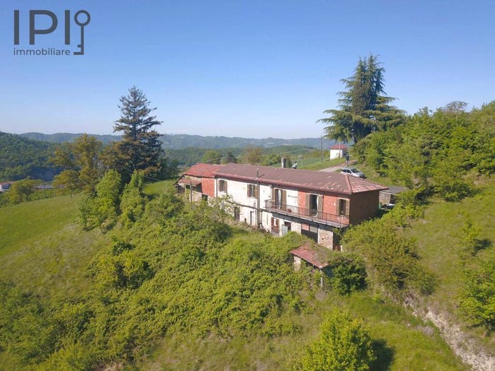 Casa con 6 locali in vendita in Regione Tassito, Roccaverano