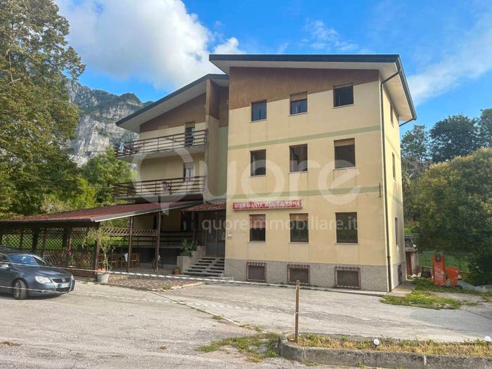 Casa con 6 locali in vendita in Crociera di san Floreano, Poffabro, Frisanco