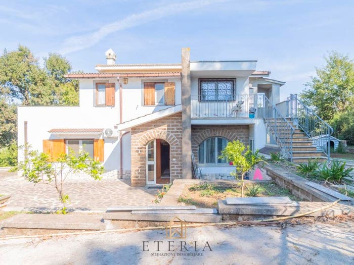 Casa con 6 locali in vendita in Via Sasso, Cogna, Aprilia