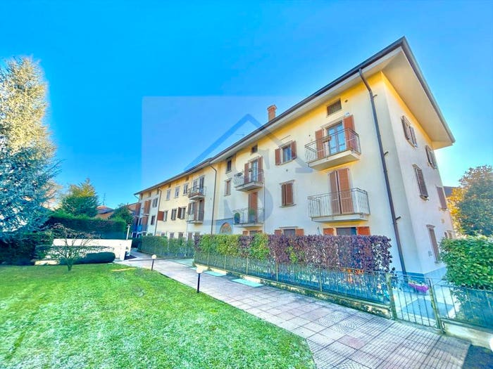 Appartamento trilocale in vendita in Via Giuseppe Mazzini, Lesmo