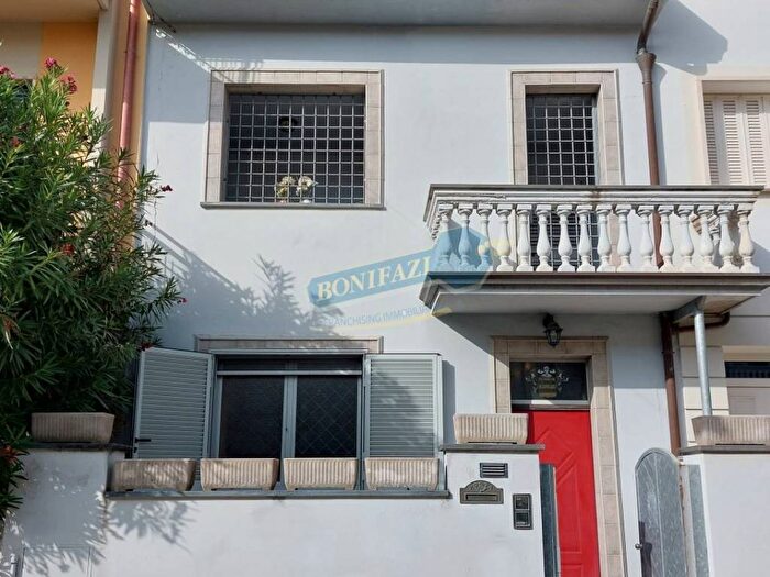 Casa con 5 locali in vendita in Marco Polo Don Bosco, Viareggio