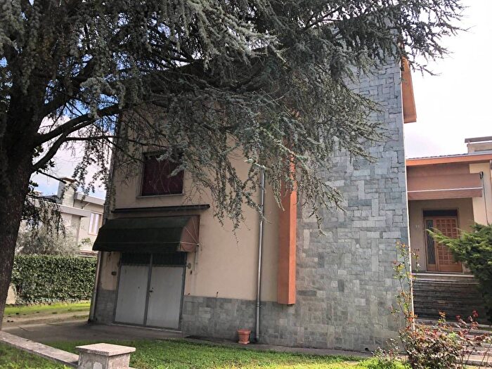 Casa con 5 locali in vendita in Via Aprile, Centro, Quistello