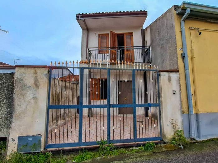 Casa quadrilocale in vendita in Via Somma, Nicolosi