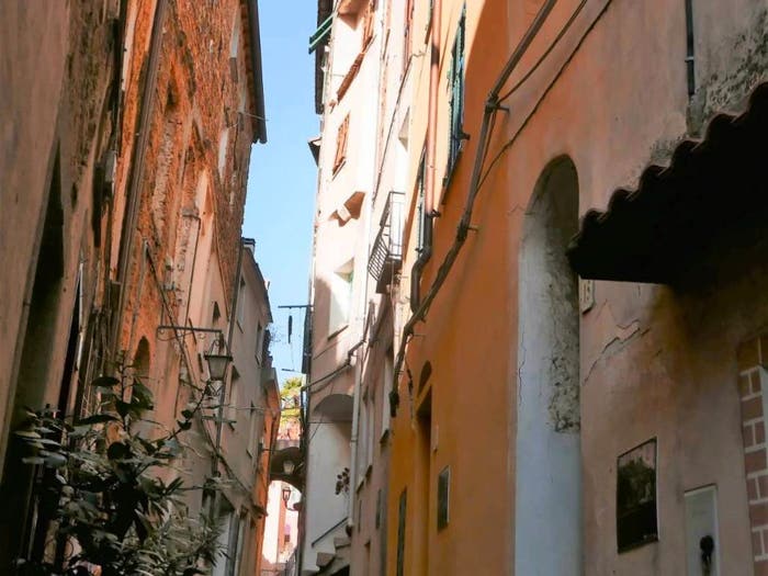 Casa con 6 locali in vendita in Via del Popolo, Perinaldo