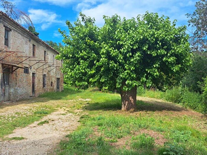 Casa con 6 locali in vendita in Cattabrighe Vismara, Pesaro