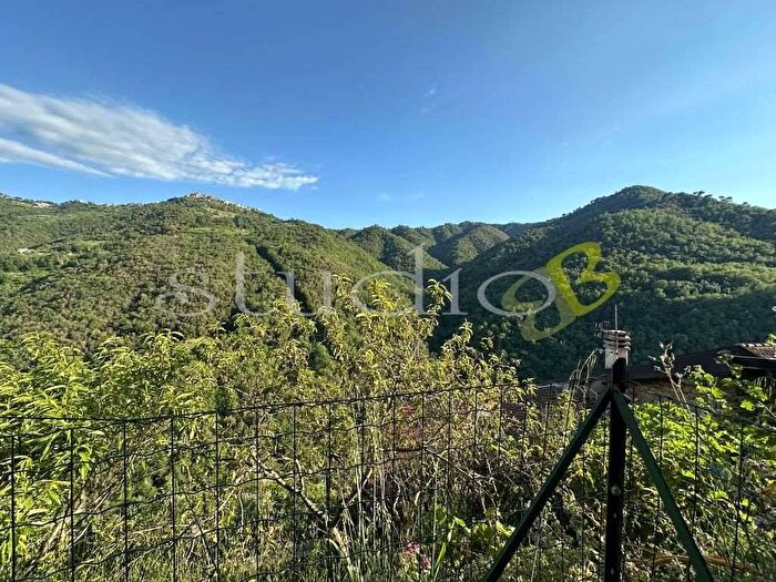 Appartamento quadrilocale in vendita in Via Sant Anna snc, Centro, Apricale