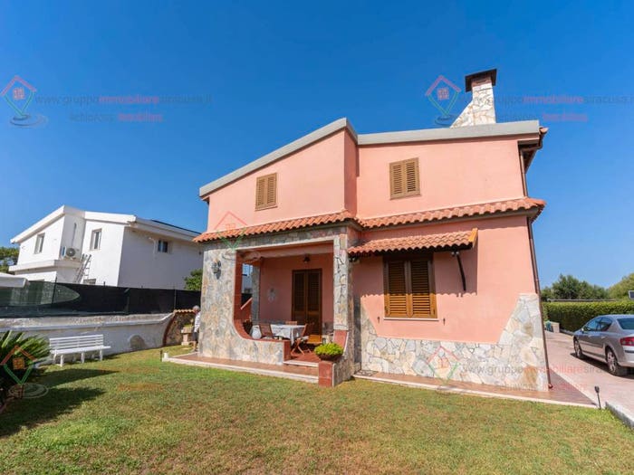 Casa con 5 locali in vendita in Strada Capo Murro di Porco, Plemmirio, Siracusa