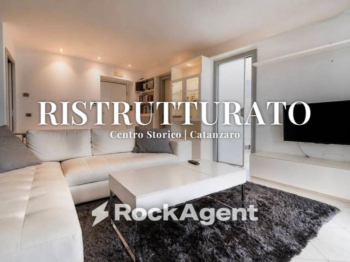 Appartamento trilocale in vendita in Via Giuseppe Poerio, Centro Storico, Catanzaro