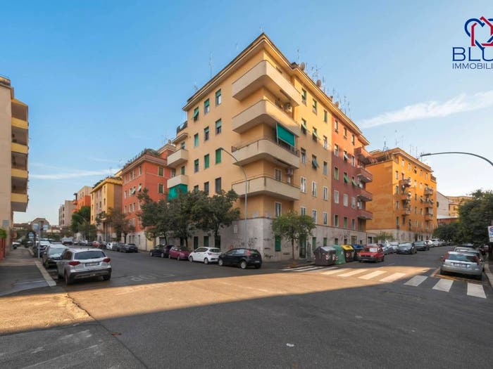 Appartamento trilocale in vendita in Via Mirandola, Villa Fiorelli, Roma