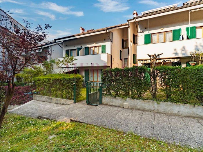 Casa con 6 locali in vendita in Via Cesare Battisti, Centro, Calolziocorte
