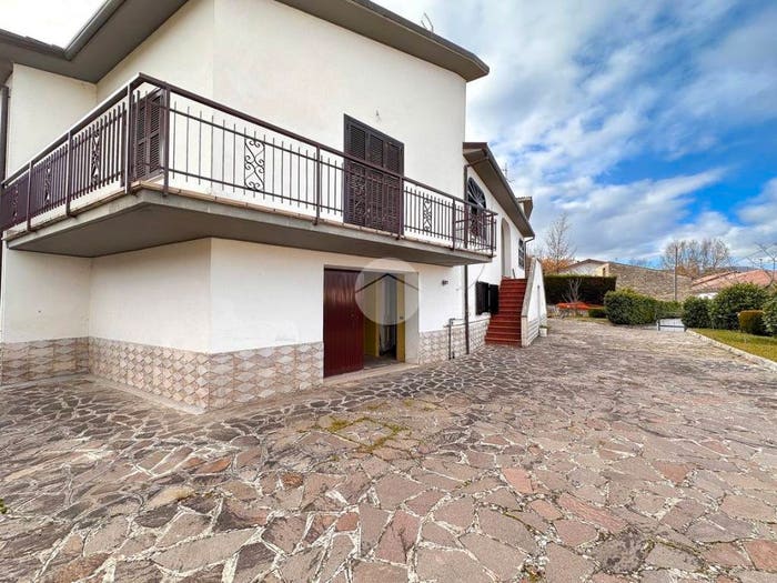 Casa con 5 locali in vendita in Via Roio, Genzano Sassa, L'Aquila