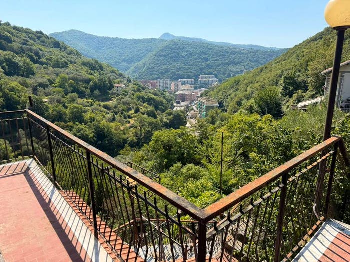 Casa con 6 locali in vendita in via Trensasco, Molassana, Genova