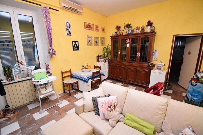 Appartamento trilocale in vendita in Via delle Rose, Seravezza
