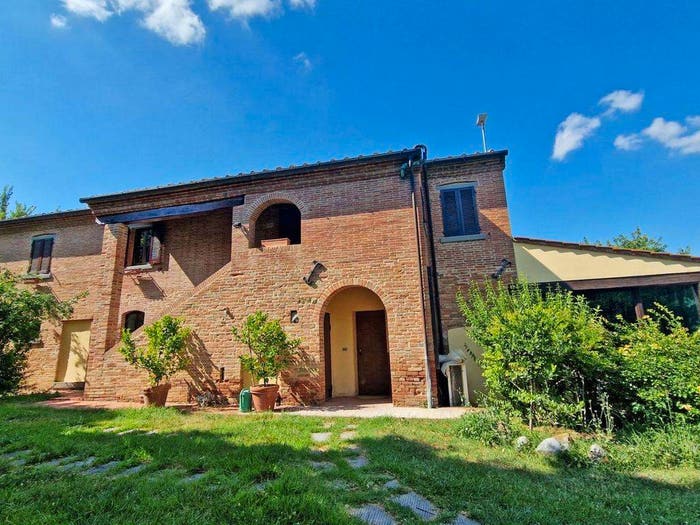 Casa con 6 locali in vendita in via la querce, Foiano della Chiana