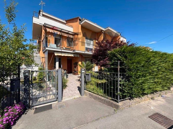 Appartamento trilocale in vendita in via del dovese, Centro, Arcisate