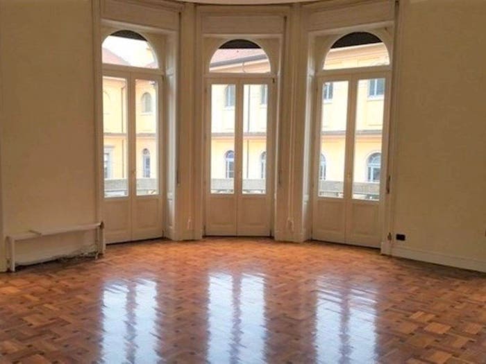 Appartamento con 6 locali in vendita in Piazza Eleonora Duse, Palestro, Milano