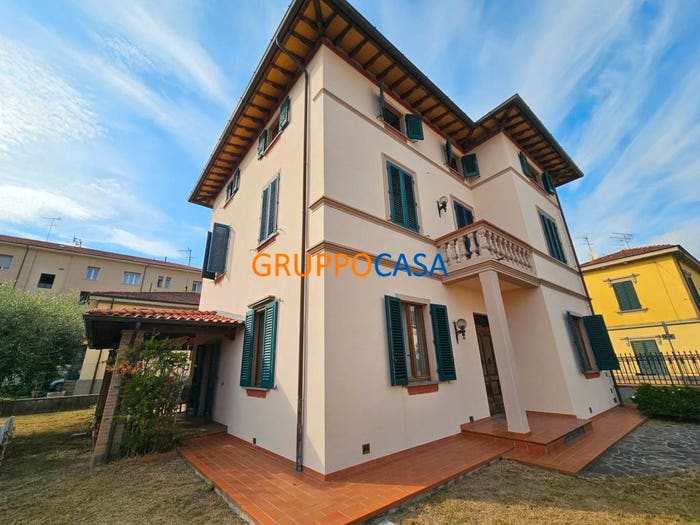Casa quadrilocale in vendita in Via Filippo Turati, Centro, Pescia