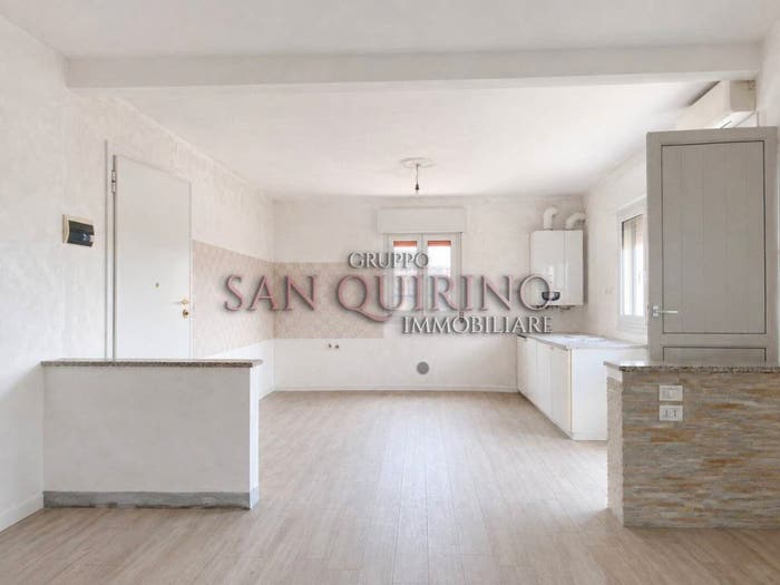 Appartamento trilocale in vendita in Via Baraccone, Quarantoli, Mirandola