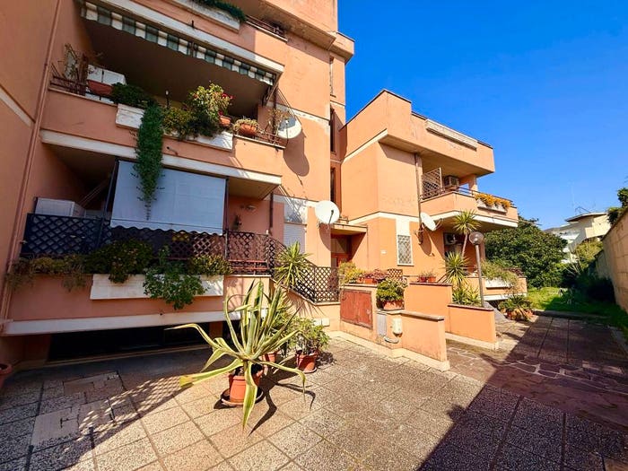 Appartamento trilocale in vendita in Via Lombardia, Centro, Nettuno