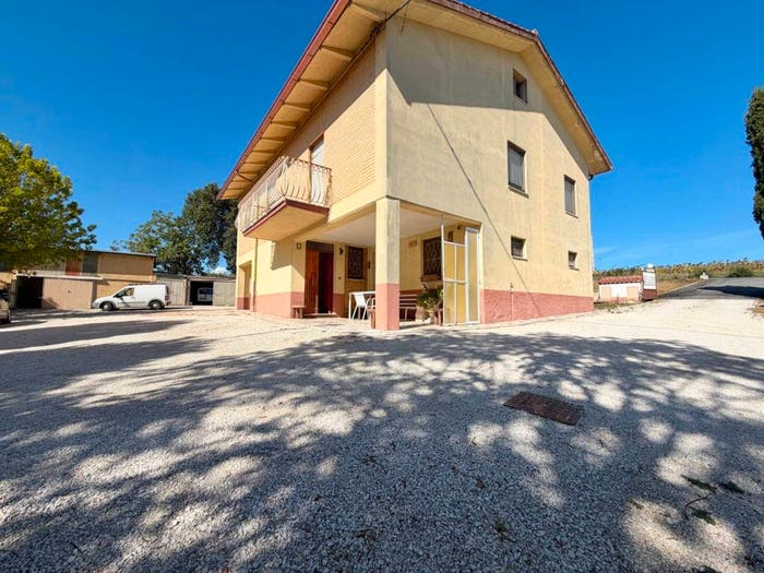 Casa con 6 locali in vendita in Contrada Chiarino, Chiarino, Recanati