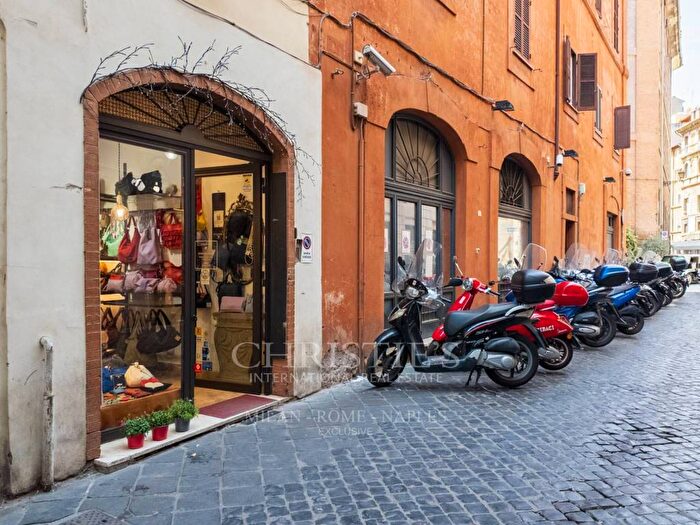 Appartamento quadrilocale in vendita in Via Del Governo Vecchio, Piazza Navona, Roma