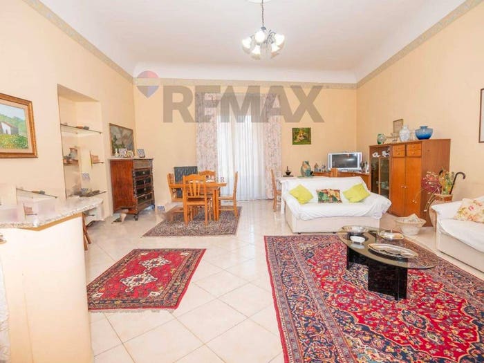 Appartamento con 6 locali in vendita in IA LUIGI STURZO, Centro, Caltagirone