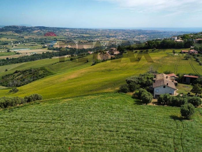 Casa trilocale in vendita in Contrada Bore Di Tenna, Fermo