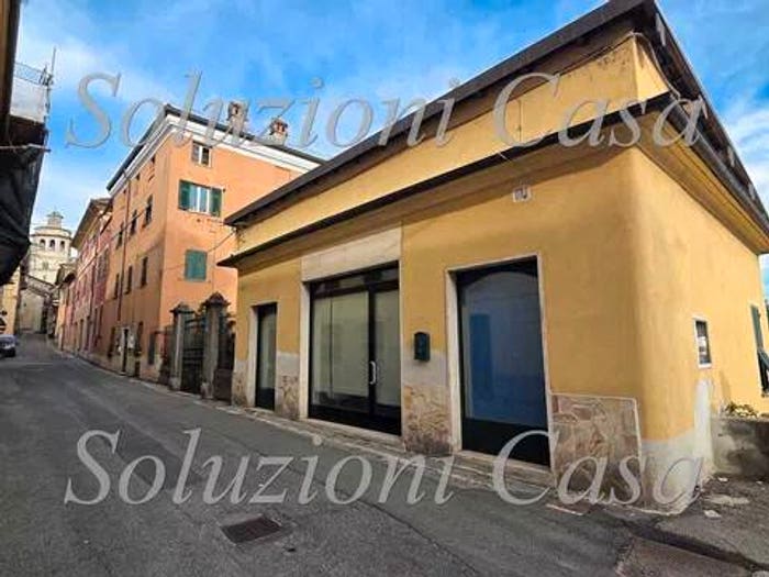 Casa con 6 locali in vendita in Via Xx Settembre, Centro, Gavi