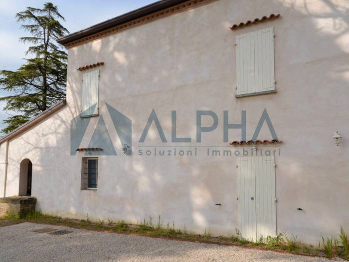 Casa con 6 locali in vendita in Via Rubicone, Macerone, Cesena