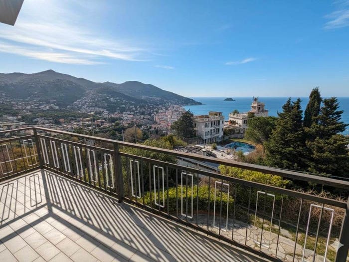 Casa con 6 locali in vendita in Via Luigi Borri, Fenarina Via Neghelli Collina di Ponente, Alassio