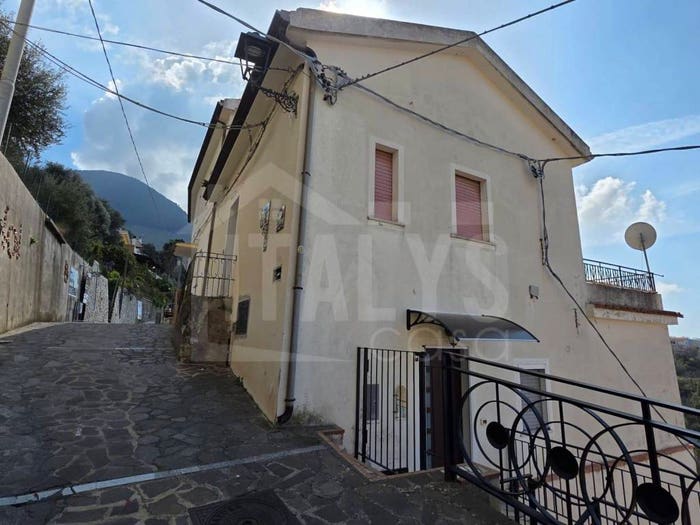Appartamento bilocale in vendita in Via Calcinaio, Centro, Maierà