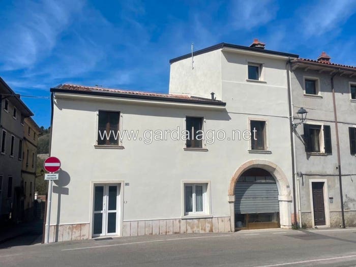 Appartamento quadrilocale in vendita in Via Novembre, Volargne, Dolcè