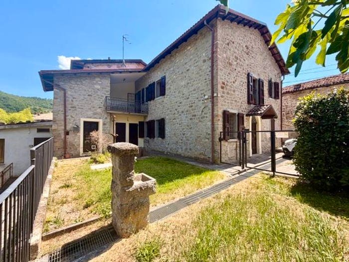 Casa con 6 locali in vendita in Vicolo della Rocca, Rocca Pitigliana, Gaggio Montano