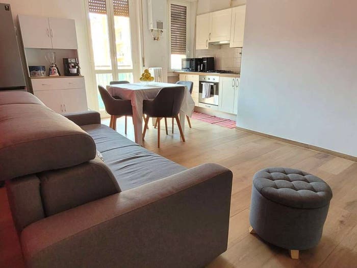Appartamento bilocale in vendita in via lorenteggio, Giambellino, Milano