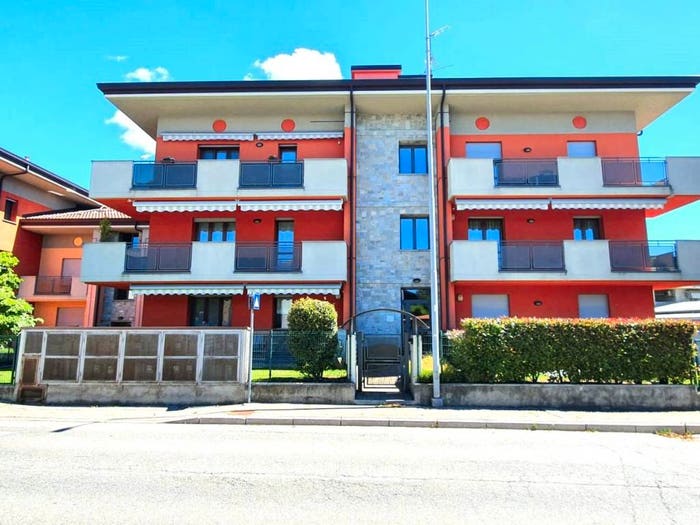 Appartamento trilocale in vendita in Via Italia, Brenna
