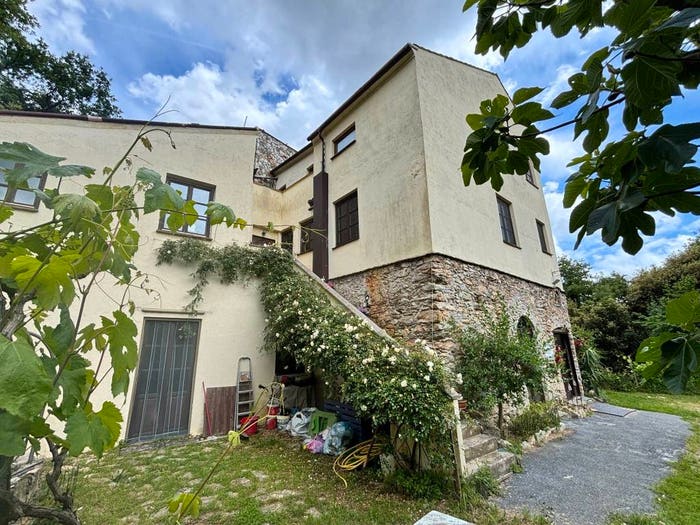 Casa con 6 locali in vendita in Via Finale, Vezzi Portio