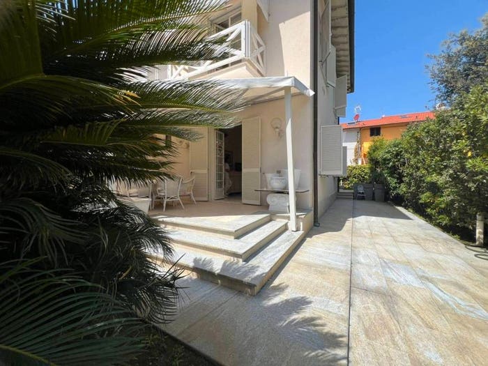 Casa quadrilocale in vendita in Via Eugenio Barsanti, Centro, Forte dei Marmi