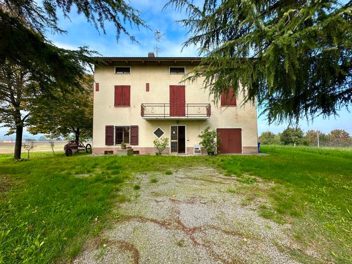 Casa con 5 locali in vendita in Montechiarugolo