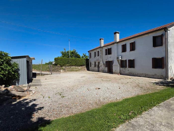 Casa con 6 locali in vendita in Via Budel del Lovo, Sant'Urbano