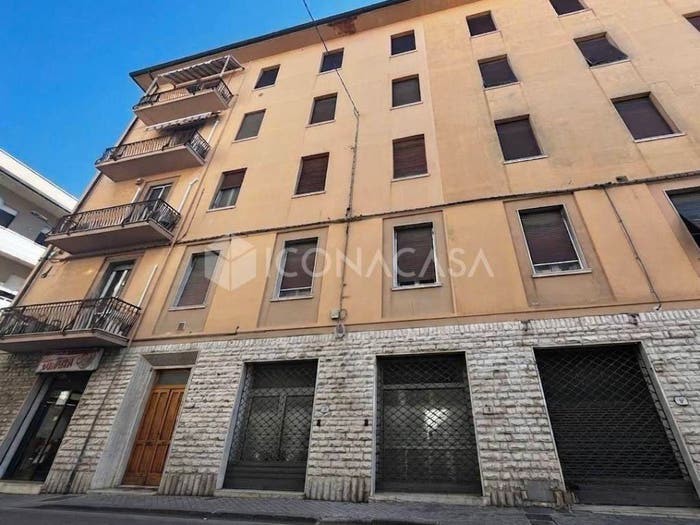 Appartamento quadrilocale in vendita in Via Nino Bixio, Centro, Pontedera