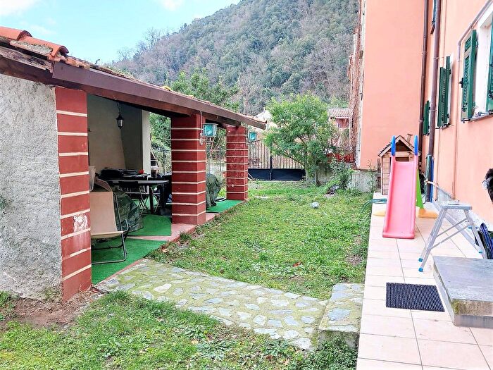 Appartamento con 6 locali in vendita in Via Santuario, Savona